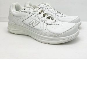 New balance tennis shoes